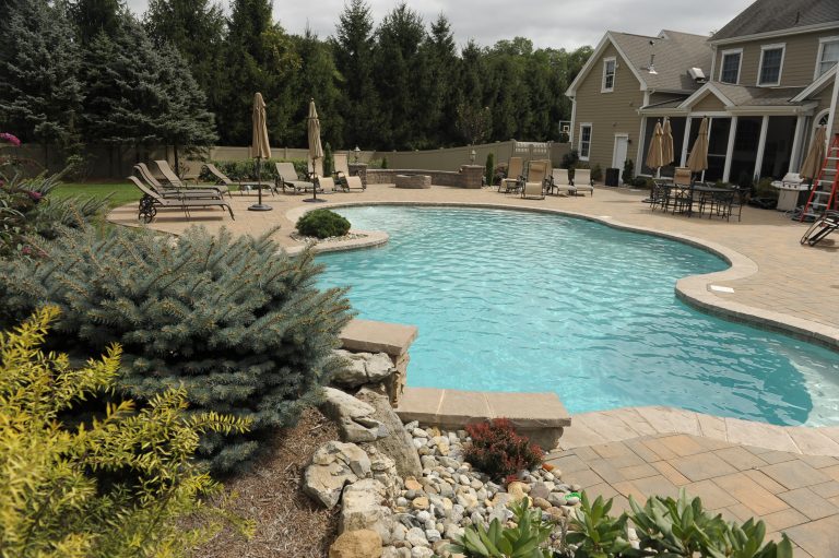 4 Mistakes First-Time Pool Buyers Always Make